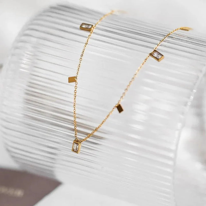 Skanto | Delikat rektangulær diamant choker
