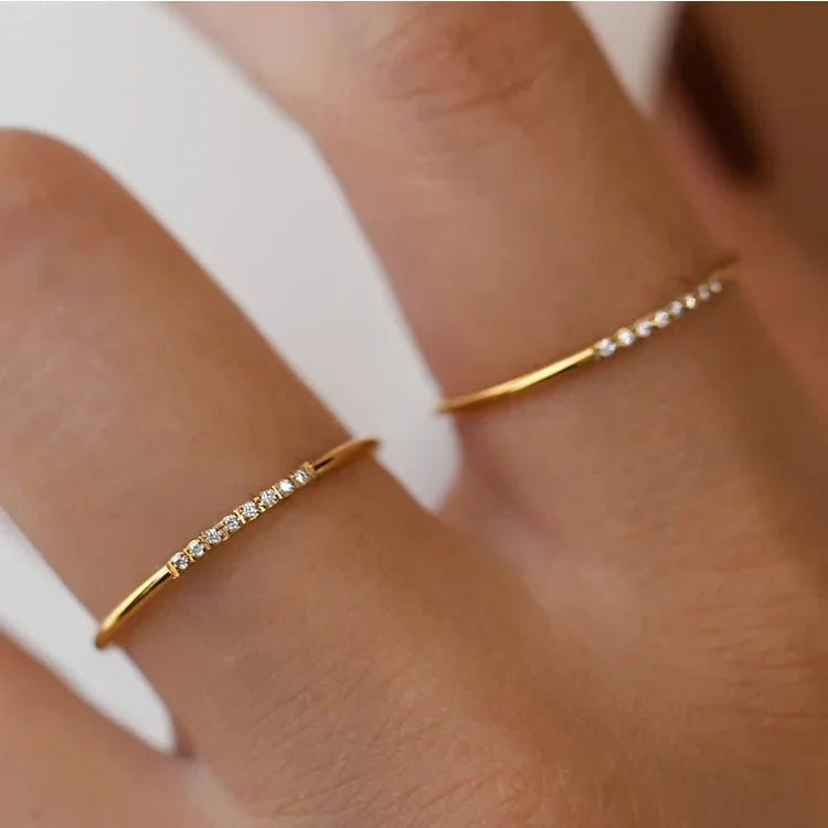 Skanto | Delikat Tynn Prikkete Diamantring