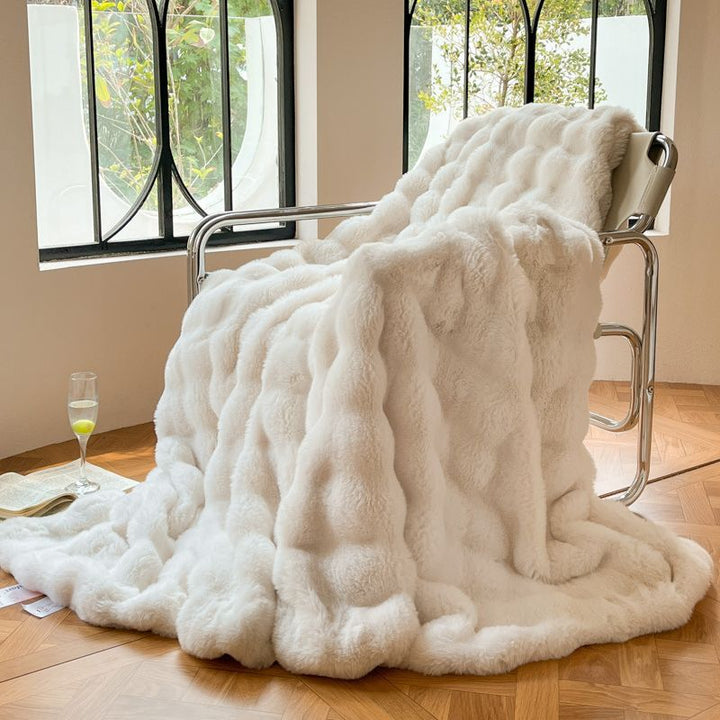 Plush falsk pels kastet for ultimate koselig varme | Skanto