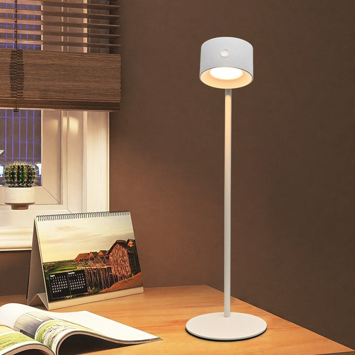 Berøringsfølsom LED bordlampe med magnetisk base. | Skanto