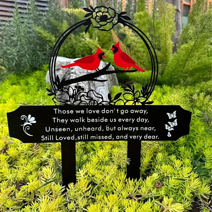 Skanto | Metal Cardinal Cemetery Memorial Stake