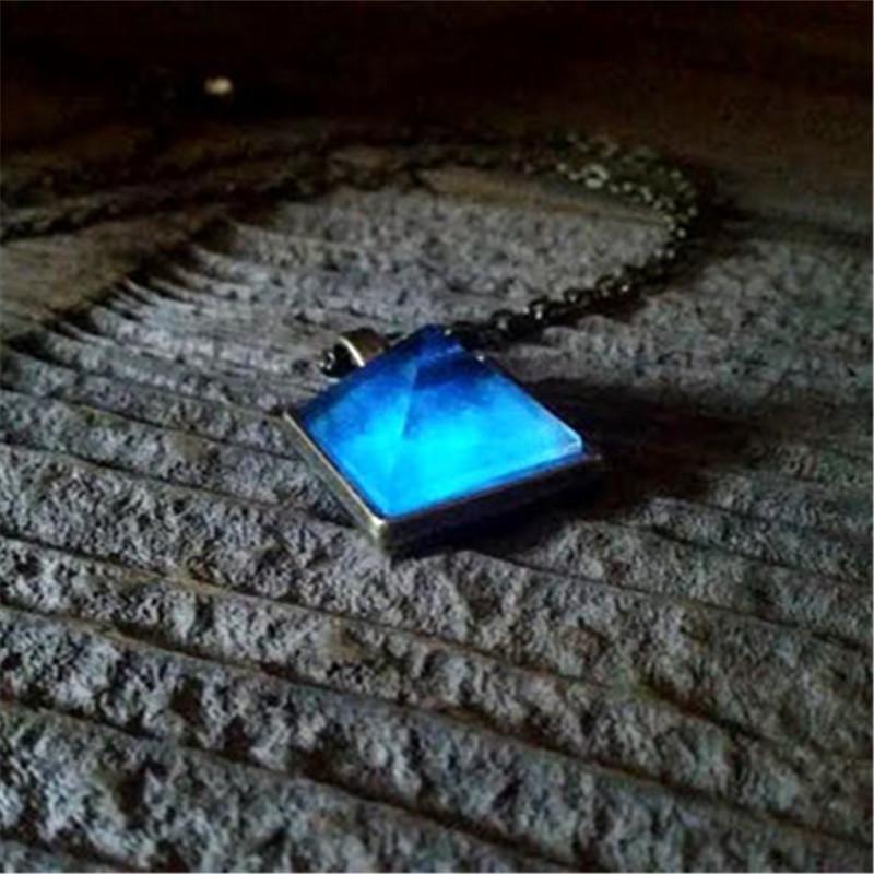 Lyss - Glødende Pyramid Krystall Halskjeder | Skanto