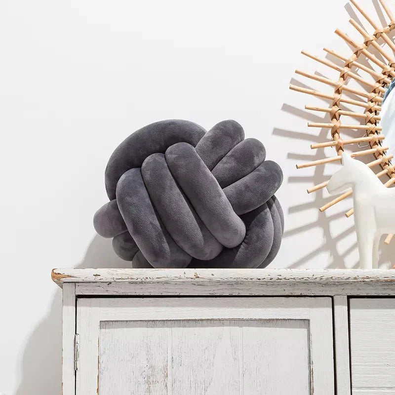 Norvo | Dekorativ knyttet semsket kule myk pute