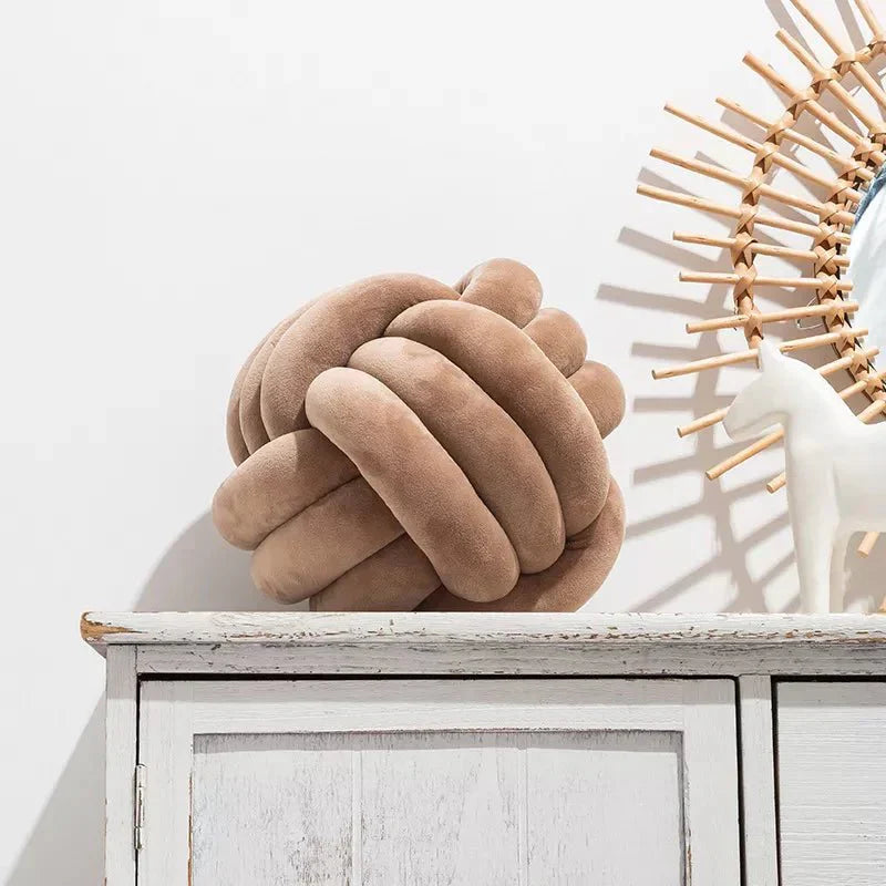 Norvo | Dekorativ knyttet semsket kule myk pute