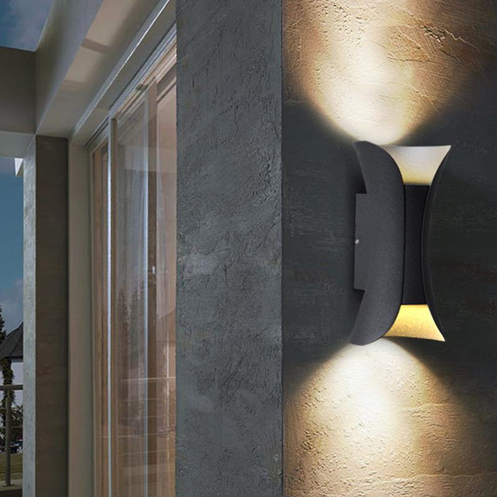 Skanto | Elegant Vanntette LED-lamper med Buet Form for Hagen