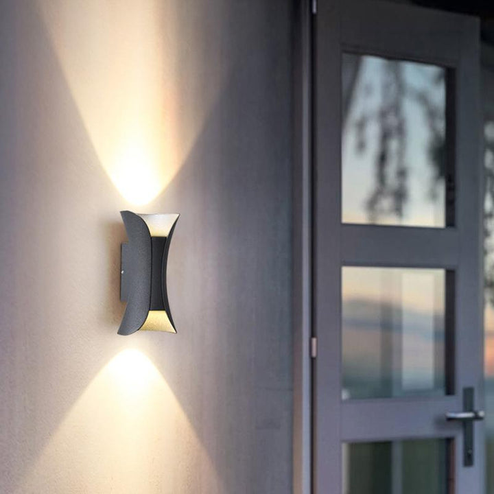 Skanto | Elegant Vanntette LED-lamper med Buet Form for Hagen