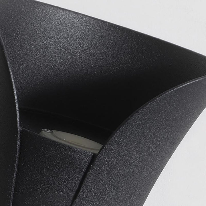 Skanto | Elegant Vanntette LED-lamper med Buet Form for Hagen