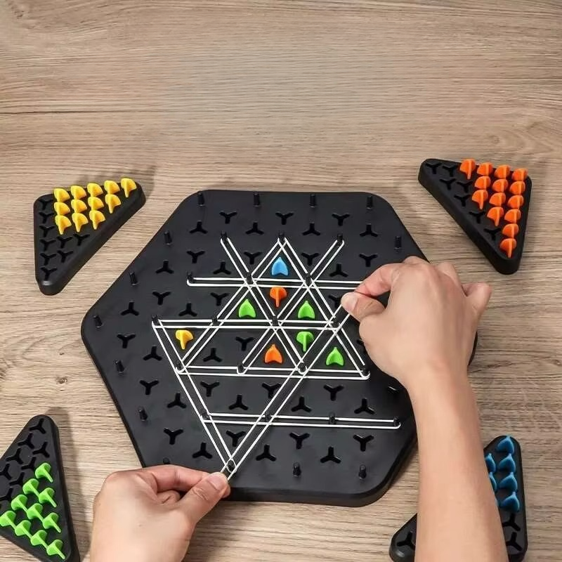 Skanto | Kjede Trekant Sjakkduell Strategi Brettspill for Barn og Voksne