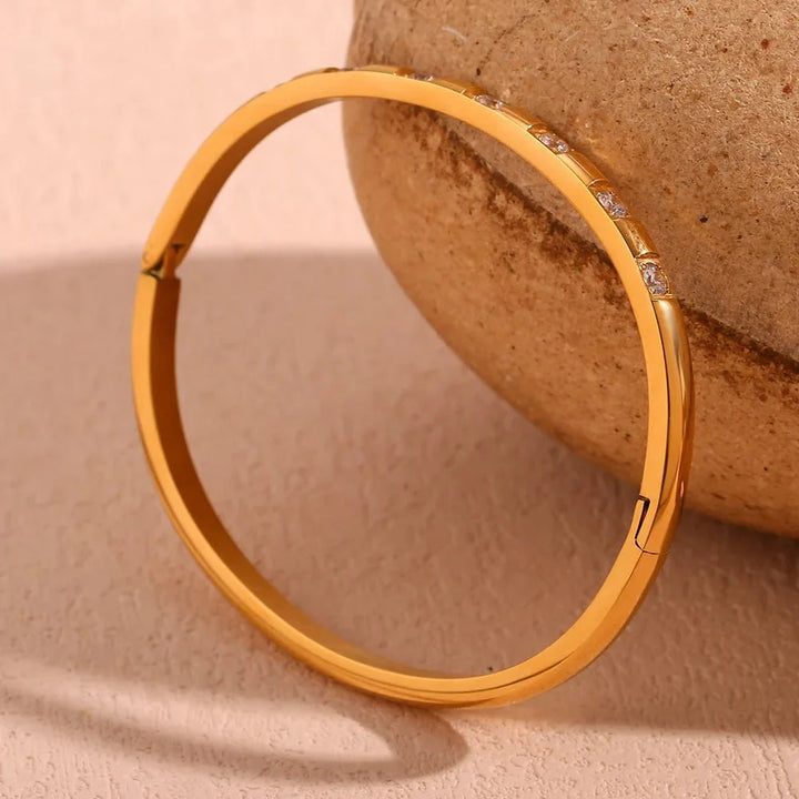 Skanto | Diamantaksetert Gull Armring