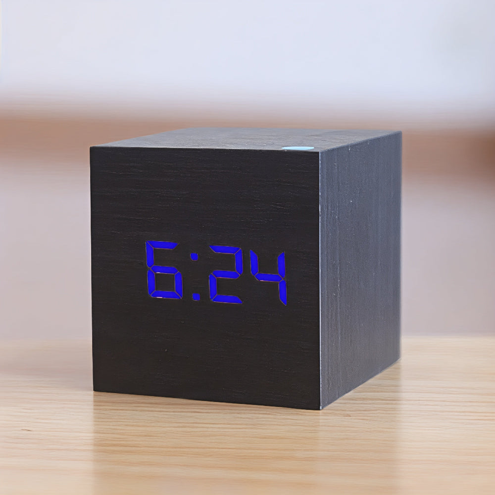 Skanto | Digital Tre LED Vekkerklokke