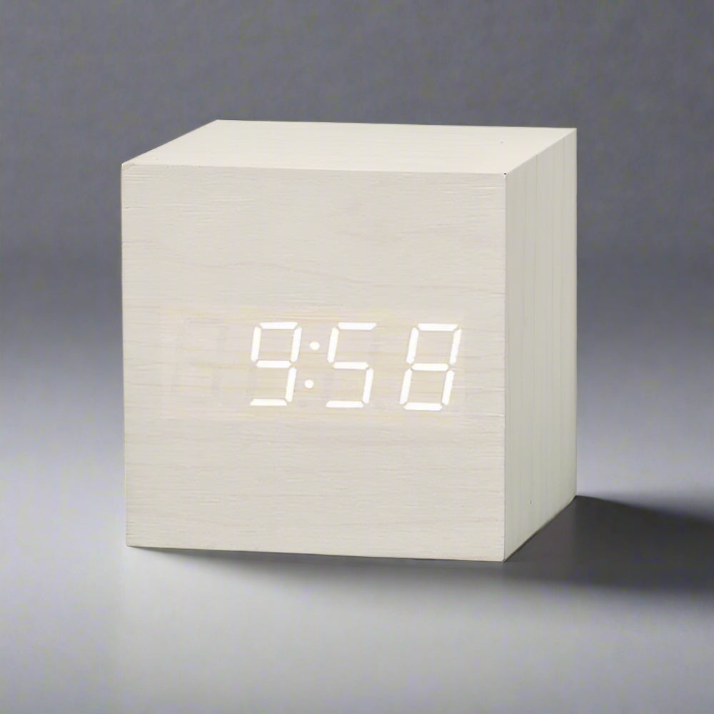 Skanto | Digital Tre LED Vekkerklokke