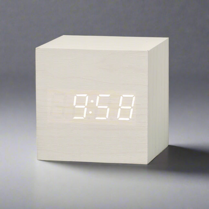 Skanto | Digital Tre LED Vekkerklokke