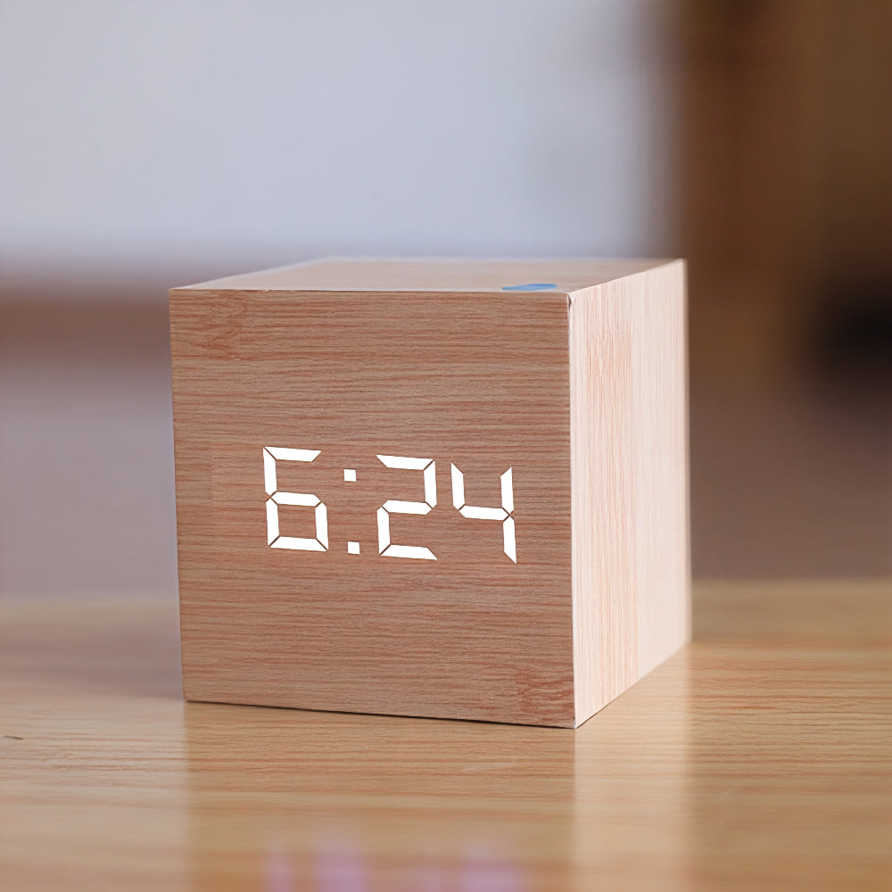 Skanto | Digital Tre LED Vekkerklokke