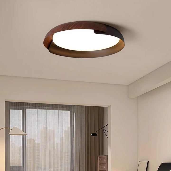 Moderne taklampe med trefinish – Stilfull LED-belysning for stue | Skanto