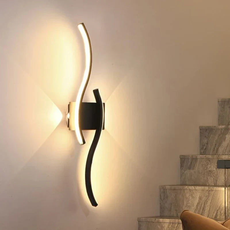 Moderne LED Vegglampe – Bølgeformet Design, Minimalistisk Stil | Skanto