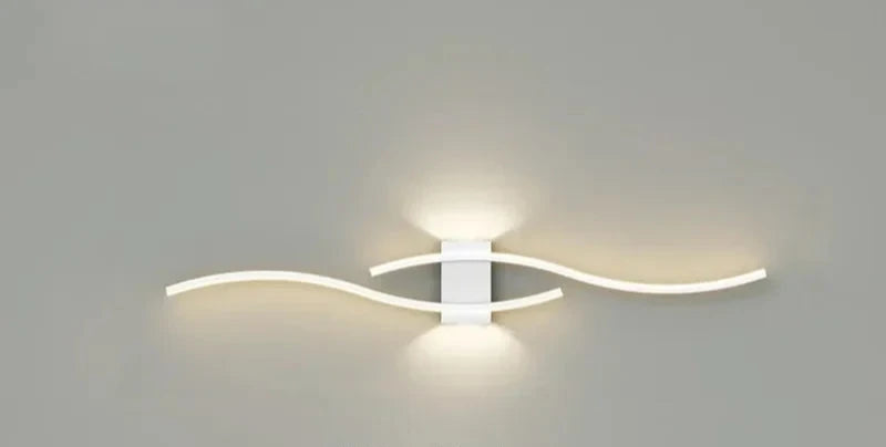 Moderne LED Vegglampe – Bølgeformet Design, Minimalistisk Stil | Skanto