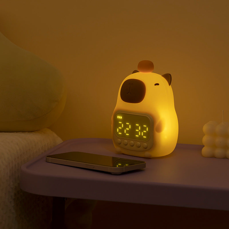 Søt Capybara Nattlys LED – Barnevekkerklokke & Nattlampe for Soverom | Skanto