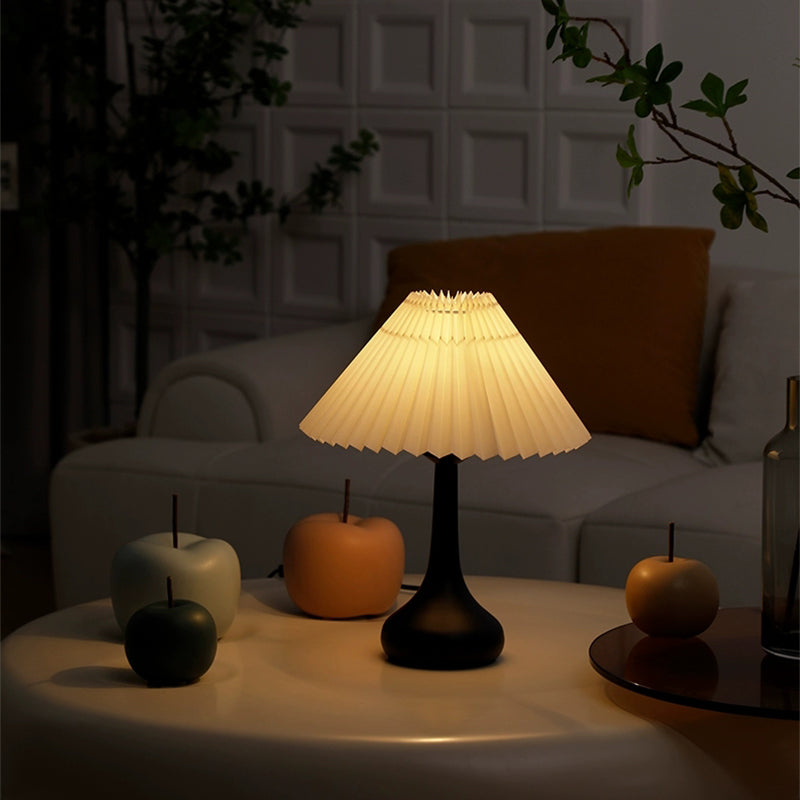 Nordisk Folds lampe med LED lys – Moderne dekorativ bordlampe for stue og soverom | Skanto