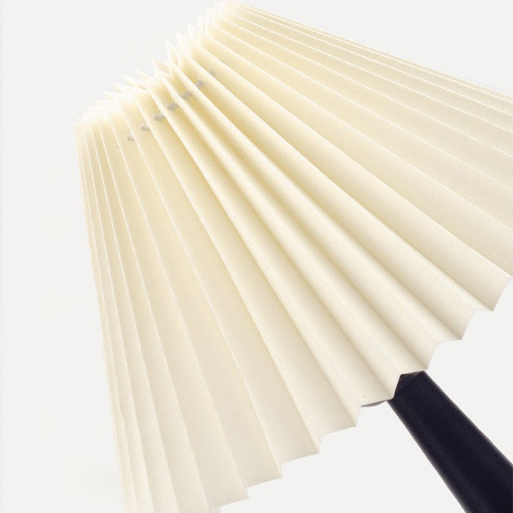 Nordisk Folds lampe med LED lys – Moderne dekorativ bordlampe for stue og soverom | Skanto