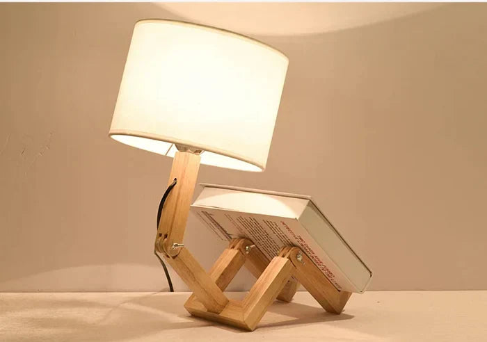 Skanto | Tre lampe med bokholder – Moderen design for hjemmet ditt