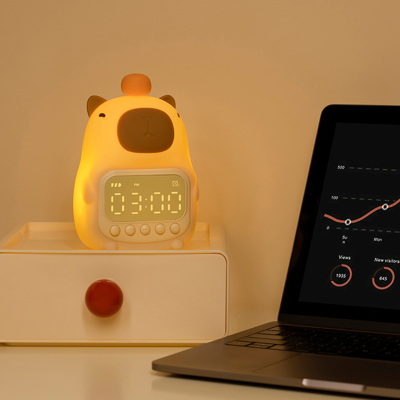 Søt Capybara Nattlys LED – Barnevekkerklokke & Nattlampe for Soverom | Skanto