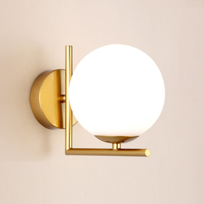 Moderne rund vegglampe med glasskuppel – Elegant veggfeste for soverom og stue | Skanto