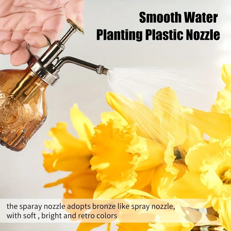 Skanto | Preget glassflaske med metalldyse – Plante sprayflaske for vanning av blomster i vintage design