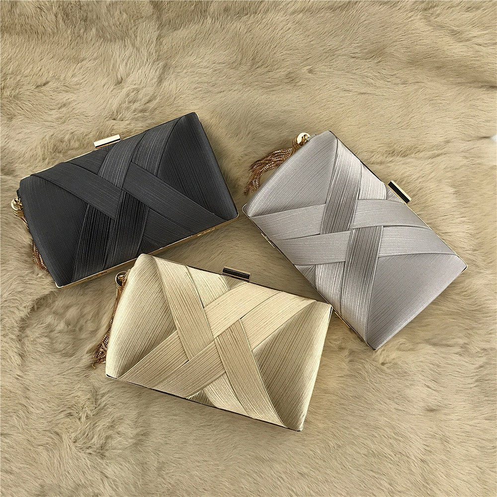 Éclessa Luxus-Abendclutch | Satin-Quastenhandtasche für klassische und moderne Eleganz