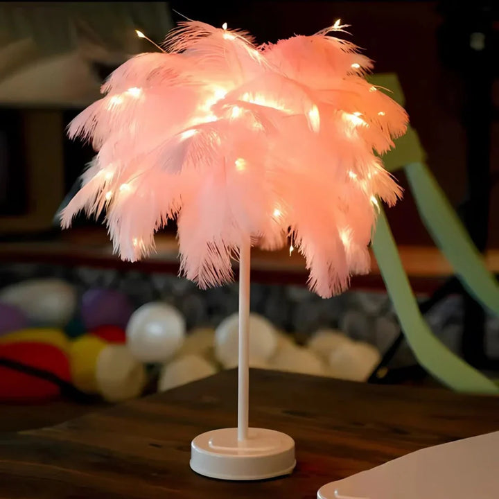 Skanto | Feather Shade Moderne Bordlampe