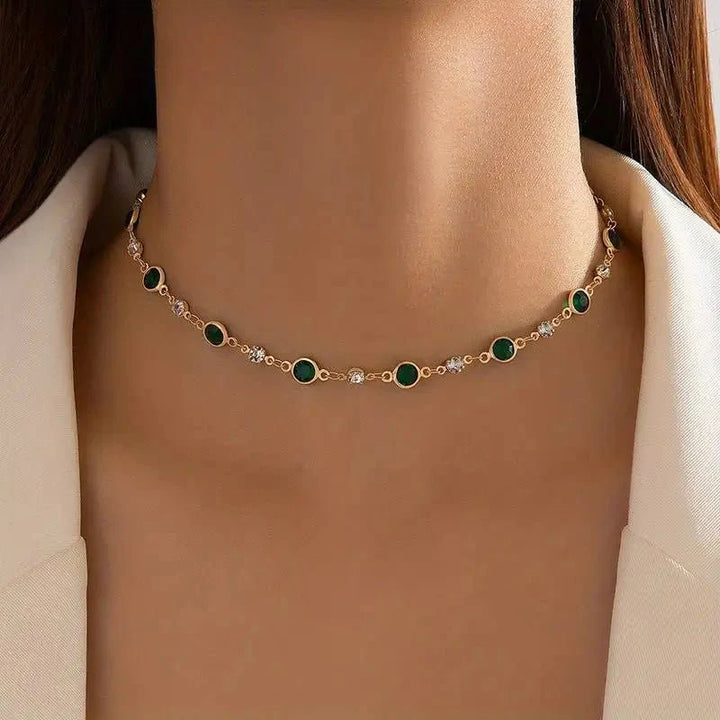 Skanto | Smaragd- og diamant-spaced choker-halskjede