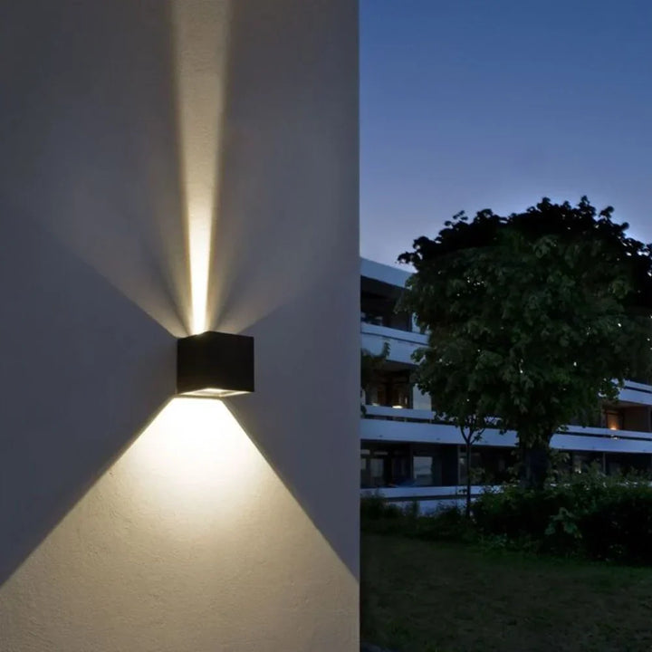 Moderne Wandleuchte fra schwarzem aluminium