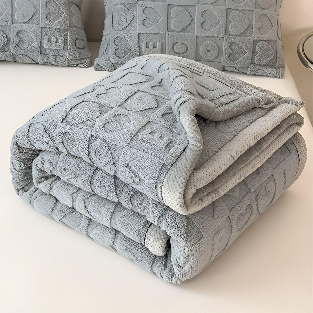 CoralDream Teppe - Varm Fleece Vinterteppe med Dobbeltsidig Hjerte- og Bokstavdesign | Skanto