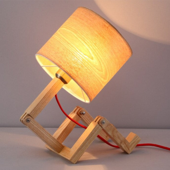 Skanto | Moderne Massivtre Tablelampe