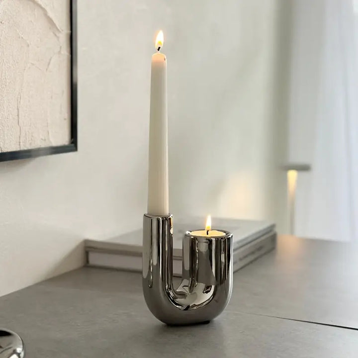 Elegant Sølv Stearinlys Holder med Minimalistisk Design | Skanto