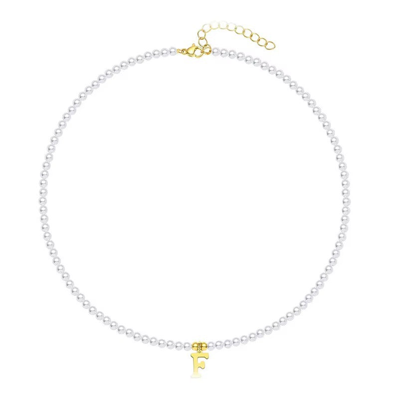 Skanto | Elegant gullbelagt perle bokstav initial halskjede