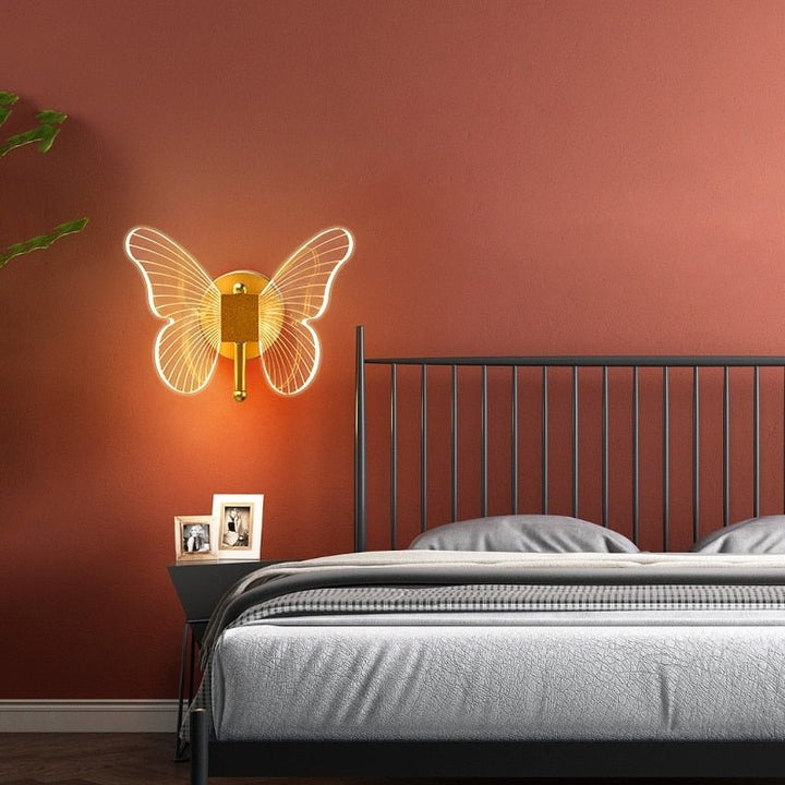 Skanto | Vegglampe LED med sommerfugleffekt i subtil stil
