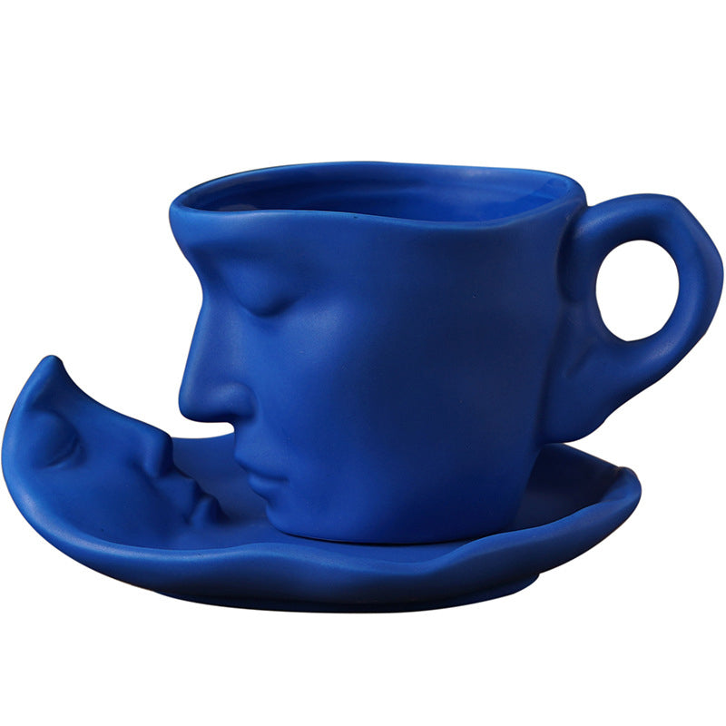 Skanto | Metal Touching Face Creative Ceramic Kiss Kaffekopp, Kunstnerisk Vibe Krus & Tallerken Sett