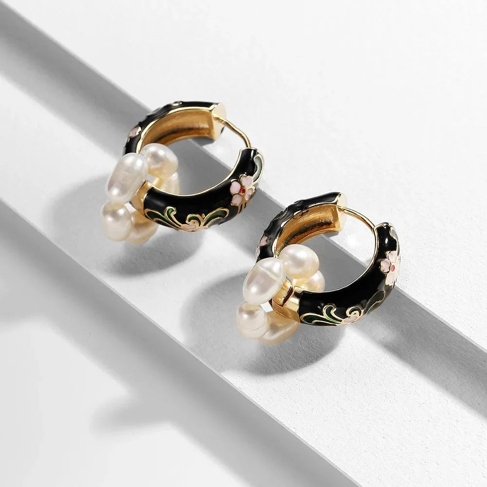 Skanto | Floral Elegance Perle Emalje Hoops Øredobber