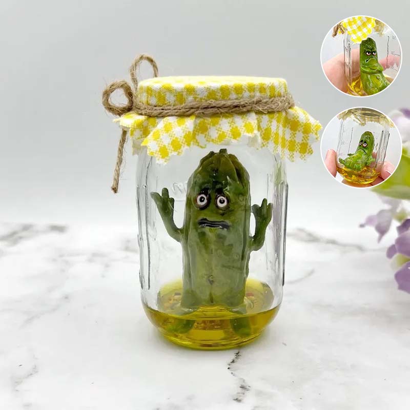 Skanto | Grumpy Pickle in a Jar skulptur