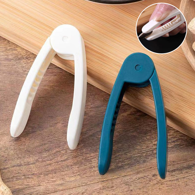 Skanto | Peanut Seed Peel Plastic Peanut Clip