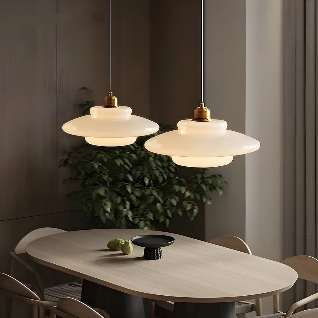 AuraBeam Light – Minimalist elfenbensfarget LED pendellampe laget av glass | Skanto