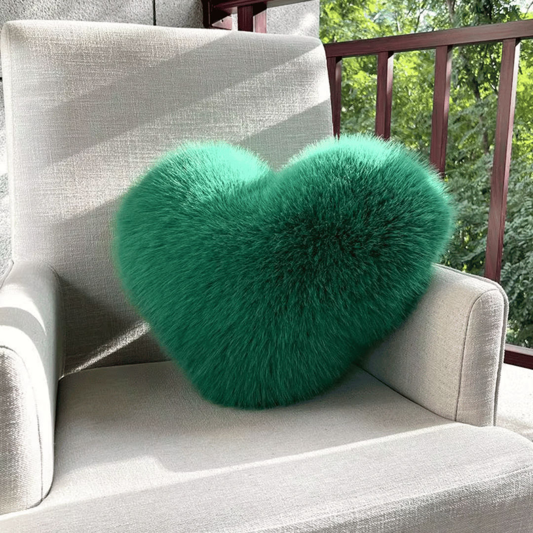Skanto | HEARTLUX – Myk Faux Fur Hjertepute for Moderne Hjem Dekor