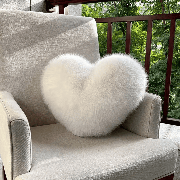 Skanto | HEARTLUX – Myk Faux Fur Hjertepute for Moderne Hjem Dekor