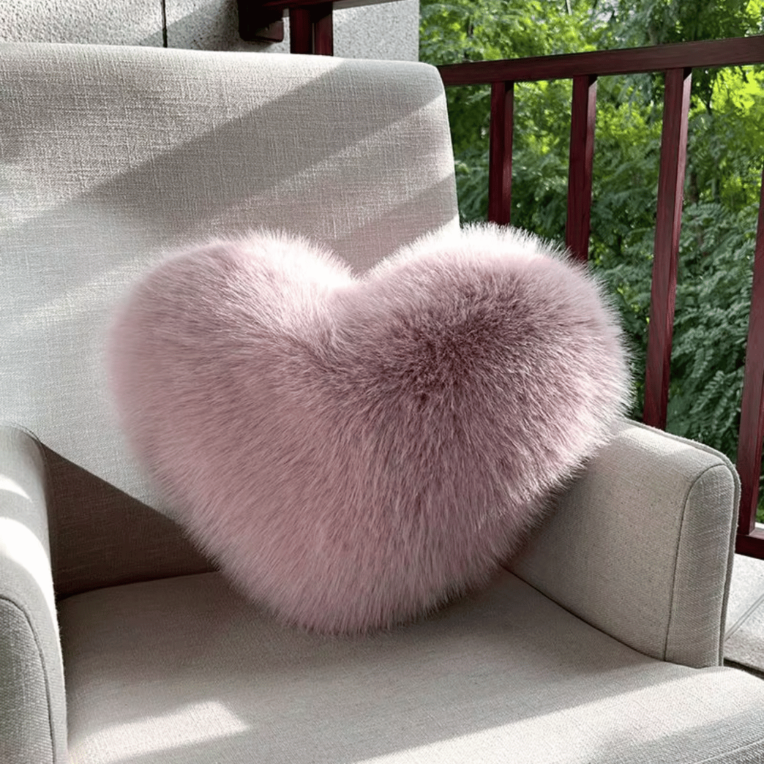 Norvo | HEARTLUX – Myk Faux Fur Hjertepute for Moderne Hjem Dekor