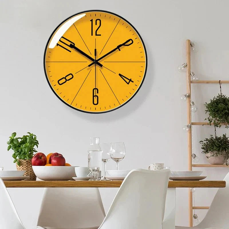 Skanto | HUSKLOK – Stille nordisk väggklocka med minimalistisk design