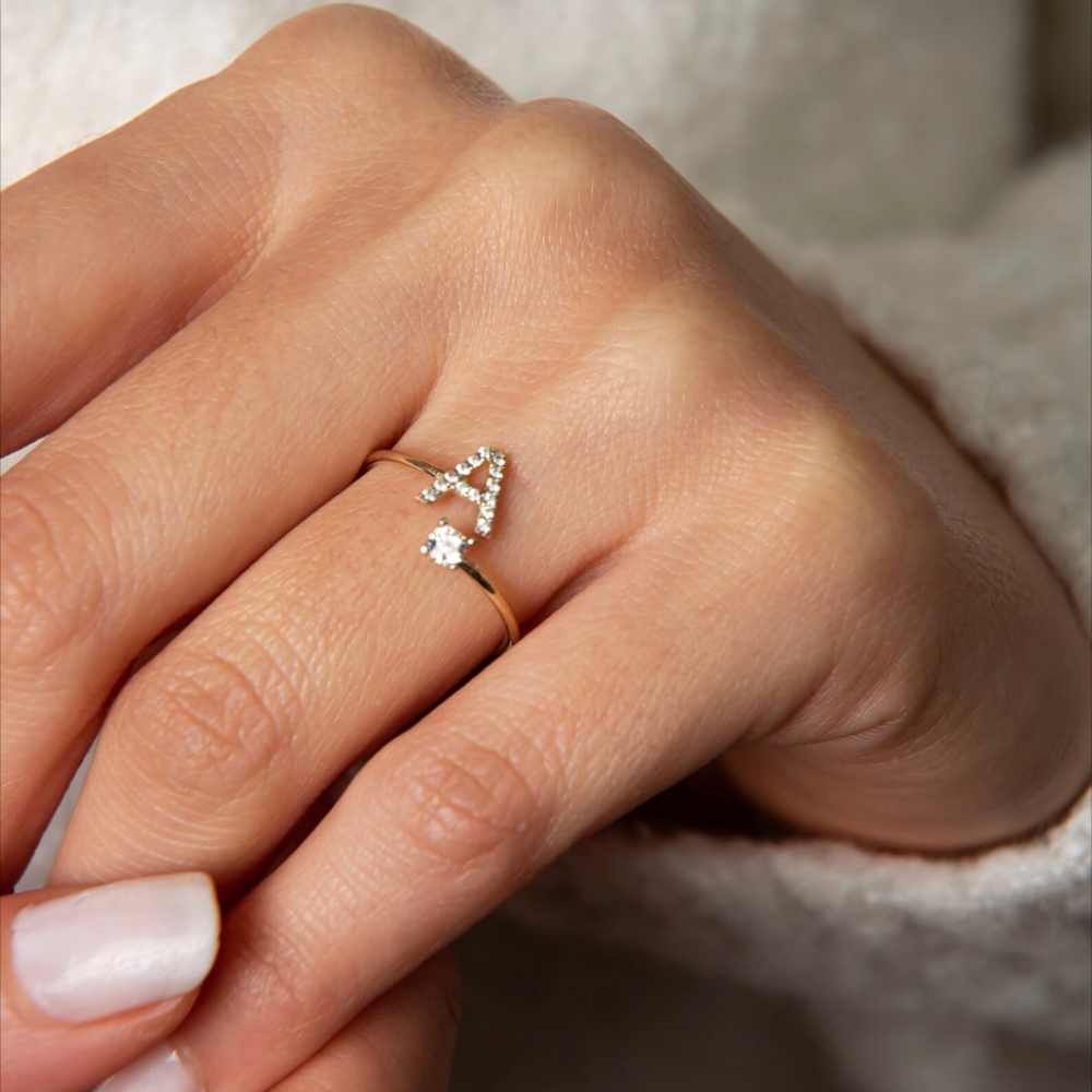 Skanto | Justerbar Delikat Diamant Bokstav Initial Ring