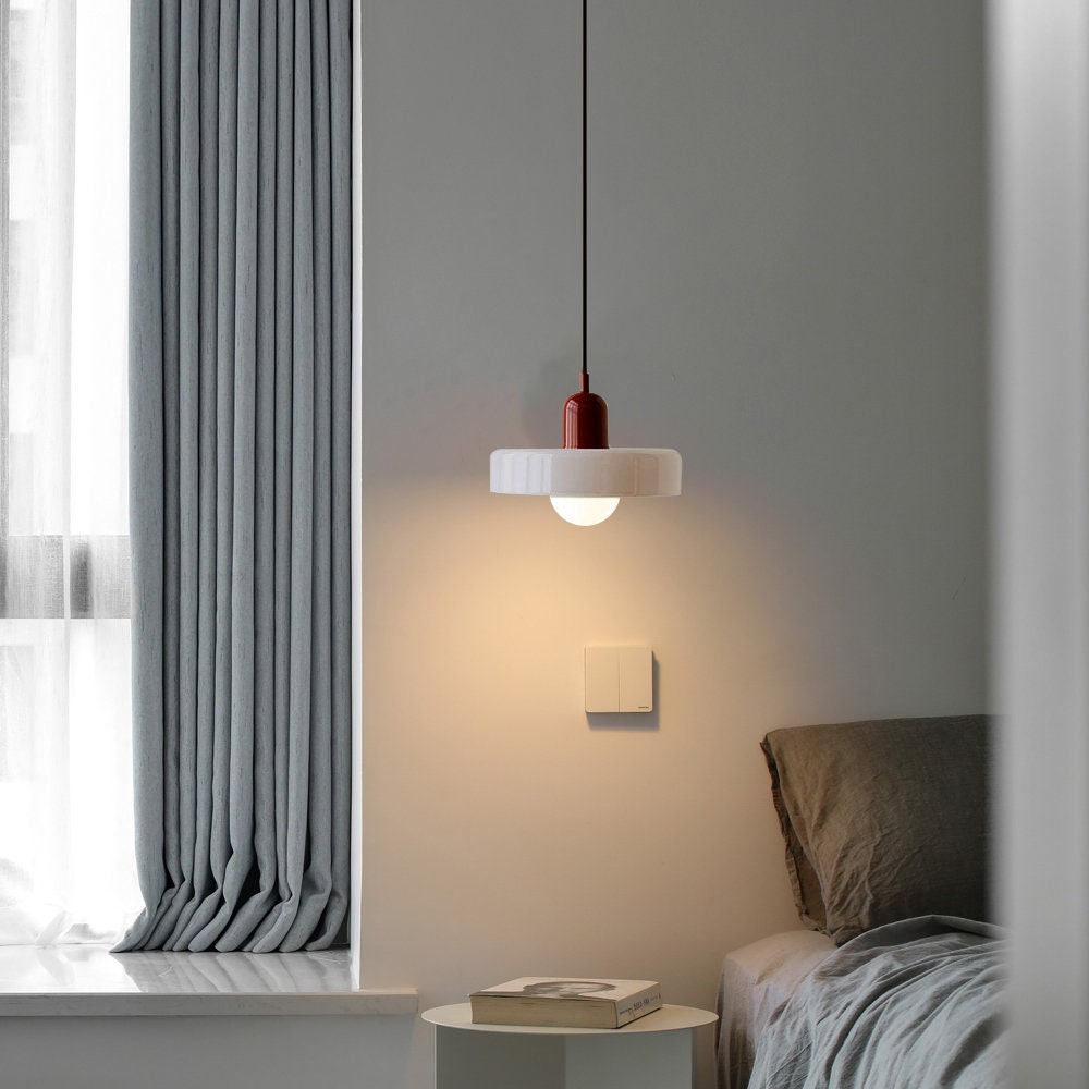 Skanto | Pendellampe laget av farget glass | Elegant hengelampe i Bauhaus-stil | Designlampe for stue og spisestue