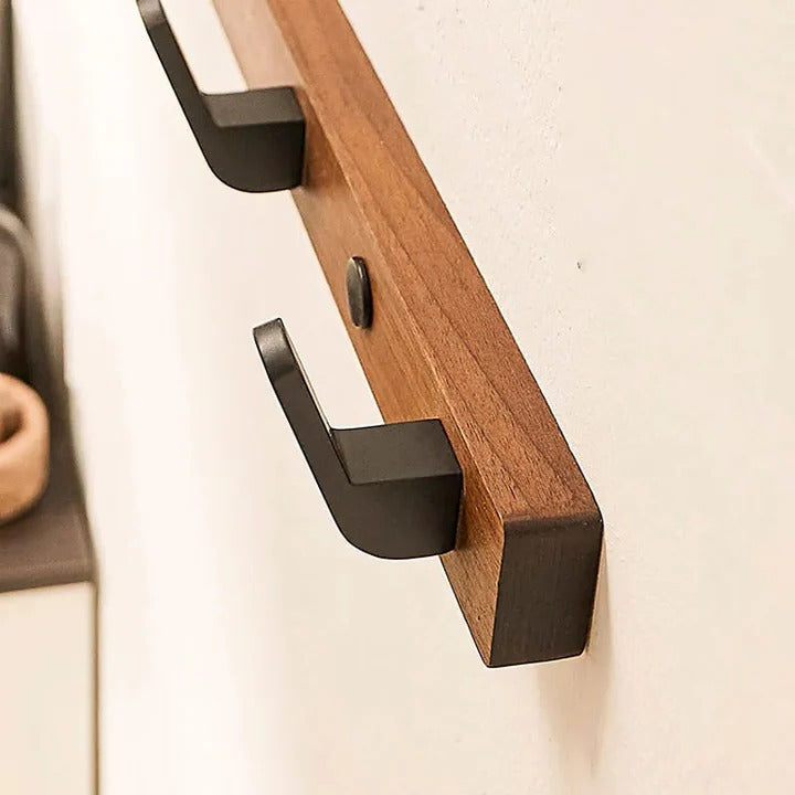 Minimalistisker Wandgarderobenhaken med Garderobenhalter fra Holz og Metall
