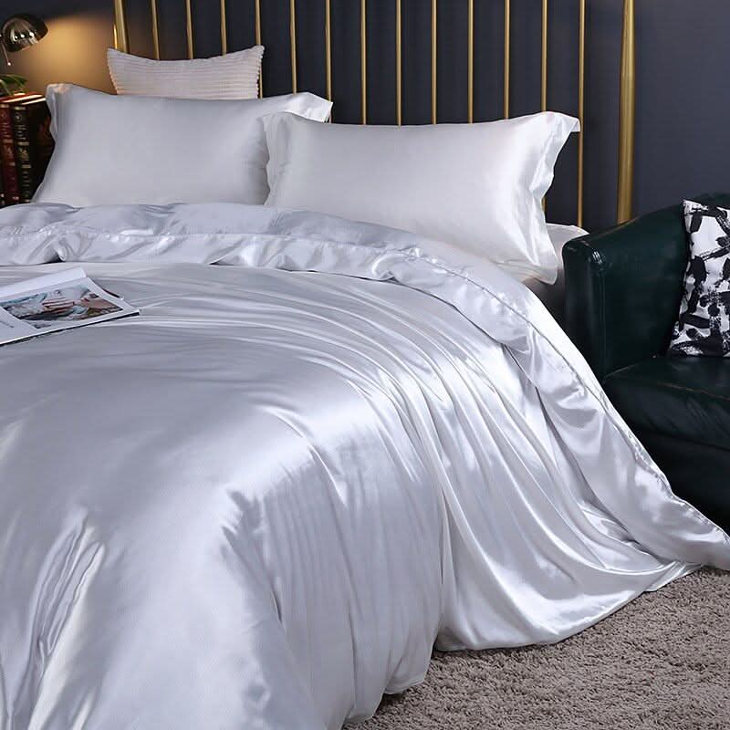 Skanto | Silk Satin 4-Delt Sengetøysett med Dynecover