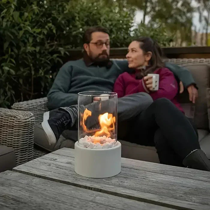 Norvo | Bordlanterne FlammaLume | Bærbar dekorativ ildlampe | Moderne design & flammeeffekt | For innendørs & utendørs | Rund laget av stål & glass
